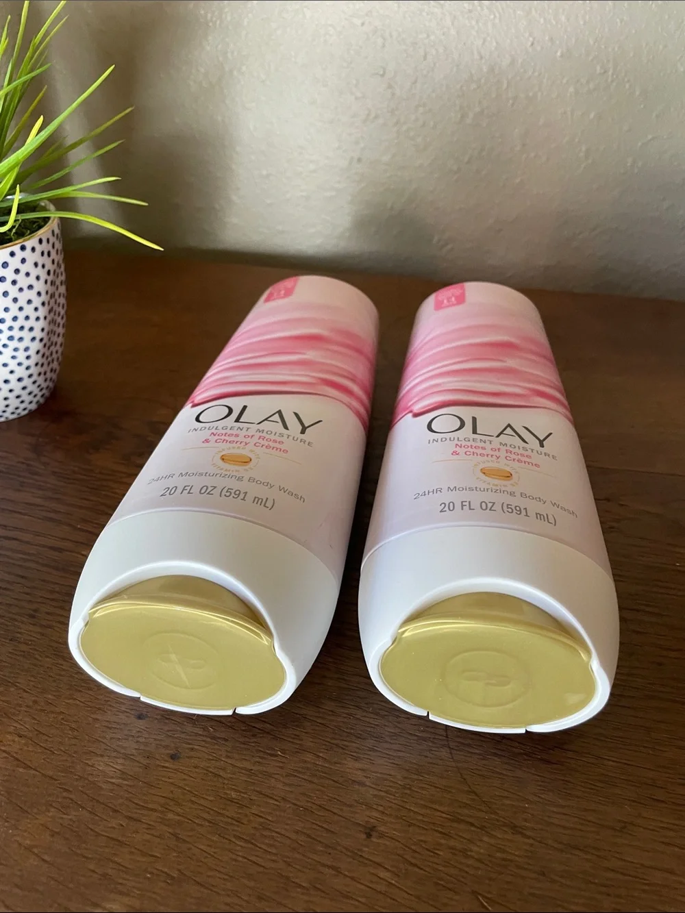 OLAY Indulgent Moisture Body Wash - Rose and Cherry Crème Scent